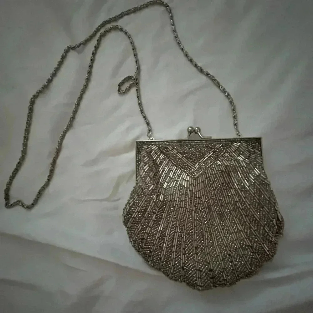 APT 9 BEADED LIGHT GOLD SILVER CHAIN PURSE‎ KISS CLASP VERY GOOD CLEAN CONDITION